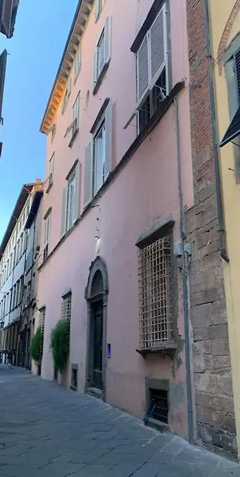 Loft Moderno Ubicato Nel Centro Storico Di Lucca Appartement
